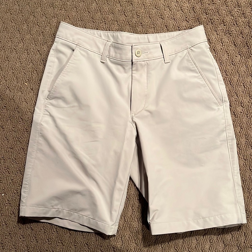 Under Armor Flat Front Khaki Shorts. Waist 30